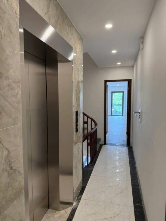 BÁN NHÀ NGÔ GIA TỰ, LONG BIÊN, NHÀ MỚI, NGÕ THÔNG Ô TÔ TRÁNH, THANG MÁY, FULL NỘI THẤT, 5 TẦNG.