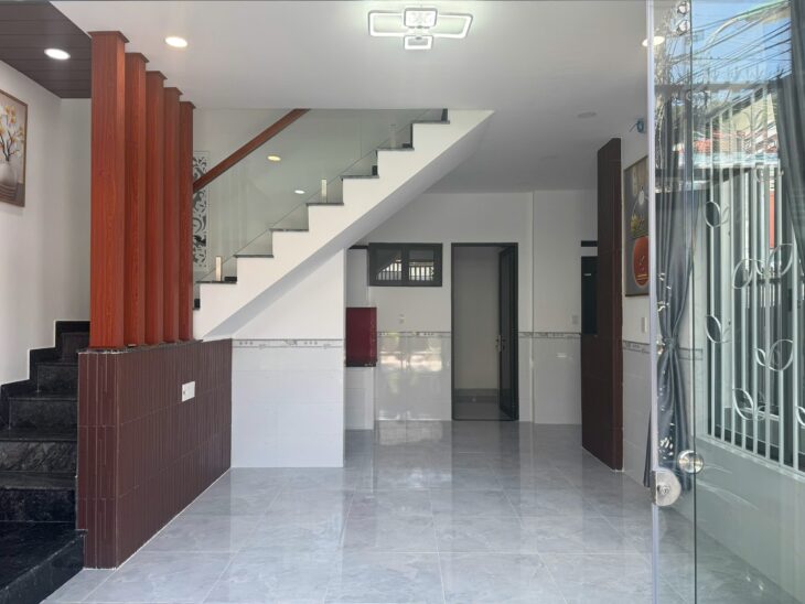 Cần bán nhà đẹp đường Ngô Đến 2 xe oto tránh nhau gần Tháp Bà Ponaga