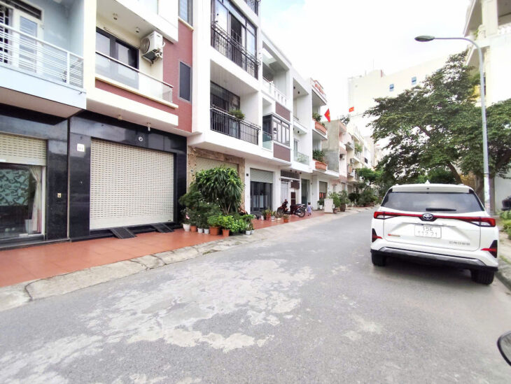 Nhà phân lô cạnh AEON, 75m 3 tầng, đường 12m, Giá 6.2 tỉ