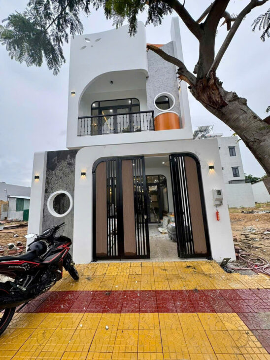 ???? NHÀ 2 LẦU + TUM KHU K1 – NGAY TRƯỜNG QT ISCHOOL – CHỈ 5 TỶ 4!