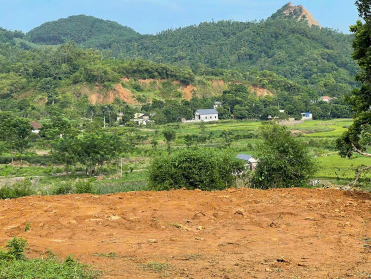 Bán đất khu vực Đồi Bù, Núi Bé, Chương Mỹ, Hà Nội. Dt 1700m có 300 ont, giá 7,5 tỷ.