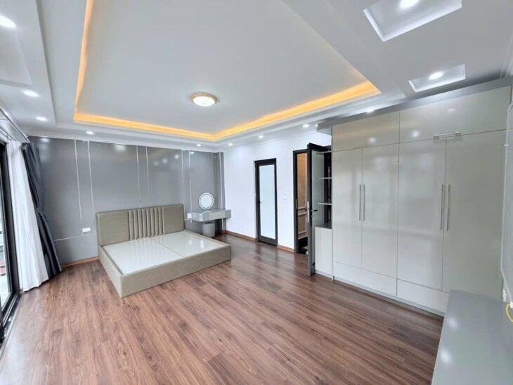 NHÀ DÂN XÂY CỰC CHẮC – NGÕ Ô TÔ – TRUNG TÂM LONG BIÊN – HAI THOÁNG – FULL NỘI THẤT – CHỈ VIỆC Ở