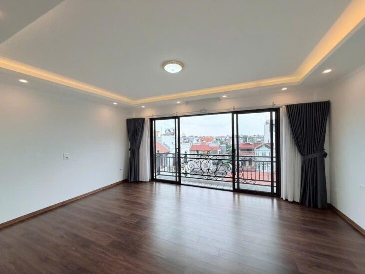 NHÀ DÂN XÂY CỰC CHẮC – NGÕ Ô TÔ – TRUNG TÂM LONG BIÊN – HAI THOÁNG – FULL NỘI THẤT – CHỈ VIỆC Ở