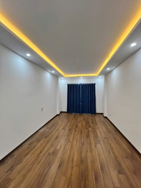 BÁN NHÀ LẠC LONG QUÂN – 33M² x 5 TẦNG – NGÕ NÔNG – GẦN ÔTÔ – GIÁ 7.3 TỶ