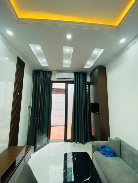 Đỉnh nóc kịch trần – Phố Trạm – 1 nhà ra mặt phố – dân xây – 32m2 – 5 tầng – 7.9 tỷ