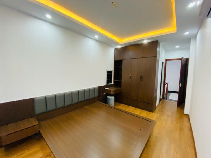 Đỉnh nóc kịch trần – Phố Trạm – 1 nhà ra mặt phố – dân xây – 32m2 – 5 tầng – 7.9 tỷ