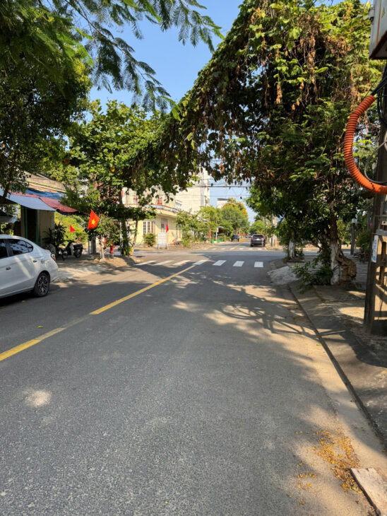 + Phạm Ngọc Mậu, Nhà 3 tầng mặt tiền đường 10,5 m mặt sau đường 4m, khu A32, sát chợ Tân An.