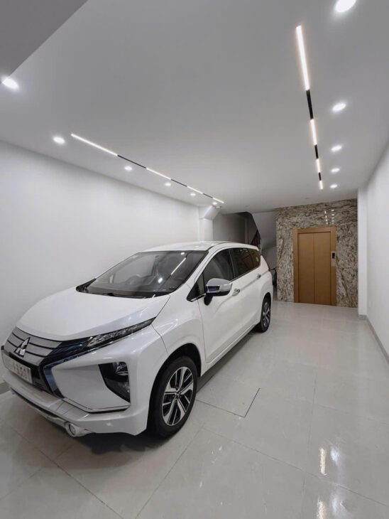 Nhà đẹp như khách sạn 7 tầng x thang máy x Gara ô tô ngõ 426 Ngọc Thụy, L.Biên