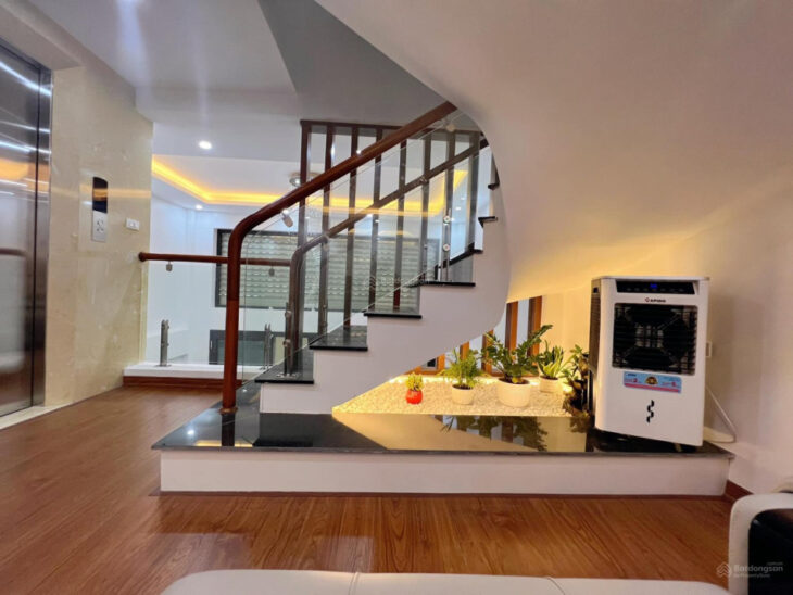 Bán gấp nhà Hoàng Liệt DT 48m2 x 5 tầng, giá 6.85 tỷ, ngõ to, nhà đẹp, SĐCC