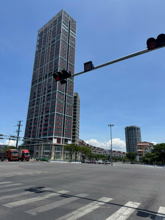 + Biển Nguyễn Tất Thành, nhà C4 kinh doanh, đang cho thuê, đối diện dự án khu thương mại tự do lấn