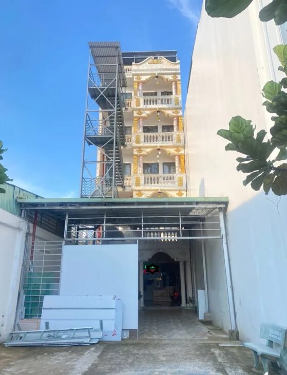 Bán KHÁCH SẠN full nội thất 21 phòng, Hiệp Thành, Q12 – Giảm sốc còn 25.7 tỷ