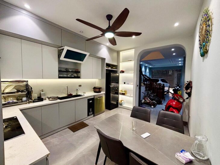 BÁN NHÀ 12 tỷ 50m LÝ SƠN NGÕ Ô TÔ,GARA,THANG MÁY,LONG BIÊN HÀ NỘI