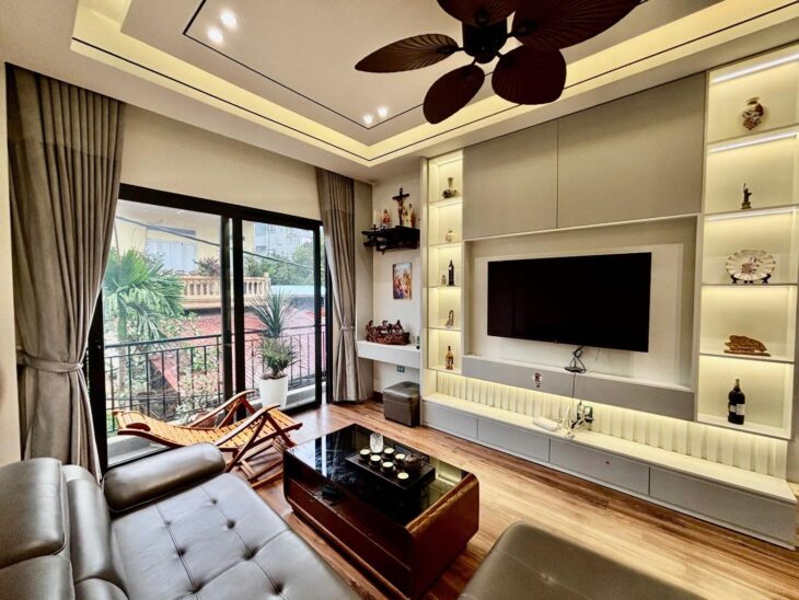 BÁN NHÀ 12 tỷ 50m LÝ SƠN NGÕ Ô TÔ,GARA,THANG MÁY,LONG BIÊN HÀ NỘI