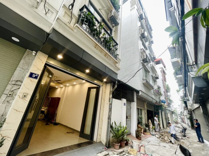 BÁN NHÀ BỒ ĐỀ 15 tỷ 55m NGÕ THÔNG Ô TÔ,SÁT MẶT PHỐ,LONG BIÊN HÀ NỘI