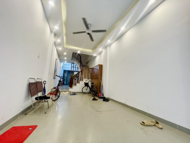 BÁN NHÀ BỒ ĐỀ 15 tỷ 55m NGÕ THÔNG Ô TÔ,SÁT MẶT PHỐ,LONG BIÊN HÀ NỘI