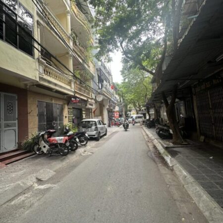 BÁN NHÀ PHÂN LÔ KHU HOÀNG CẦU, ĐỐNG ĐA, Ô TÔ VÀO NHÀ, TRƯỚC NHÀ Ô TÔ TRÁNH, KD TỐT, Ở SƯỚNG