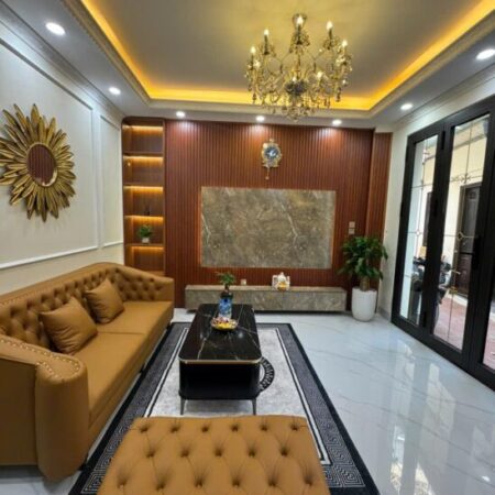 BÁN NHÀ CỔ LINH, LONG BIÊN, NHÀ ĐẸP, FULL NỘI THẤT. CÁCH Ô TÔ TRÁNH 10M. 5 TẦNG.