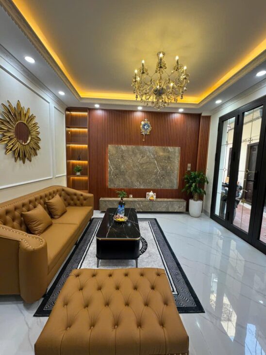 BÁN NHÀ CỔ LINH, LONG BIÊN, NHÀ ĐẸP, FULL NỘI THẤT. CÁCH Ô TÔ TRÁNH 10M. 5 TẦNG.