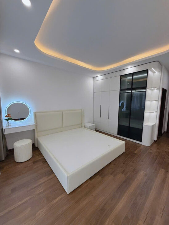 Nhà đẹp như khách sạn 7 tầng x thang máy x Gara ô tô ngõ 426 Ngọc Thụy, L.Biên
