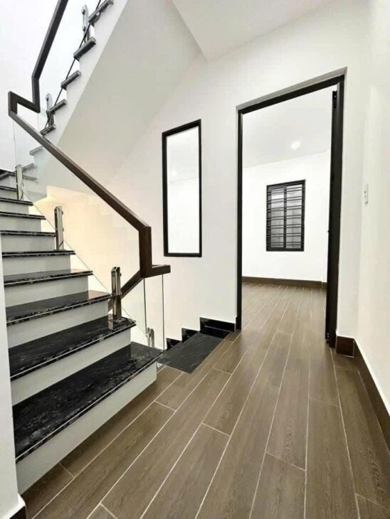 Nhà 4 tầng mới tinh mặt ngõ tuyến 2 Thiên Lôi, giá 3.9 tỉ, gần Hoàng Huy