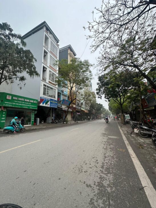 khu vực đang phát triển triển cao, đường rộng, kinh doanh cực tốt, nhà đang cho thuê 30t/ tháng.