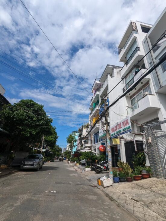 BÁN ĐẤT TẶNG NHÀ CẤP 4 – ĐƯỜNG SỐ 1 – DT: 4.6M x 20(91.6M2) – TÂN KIỂNG – QUẬN 7 – GIÁ 13.9 TỶ