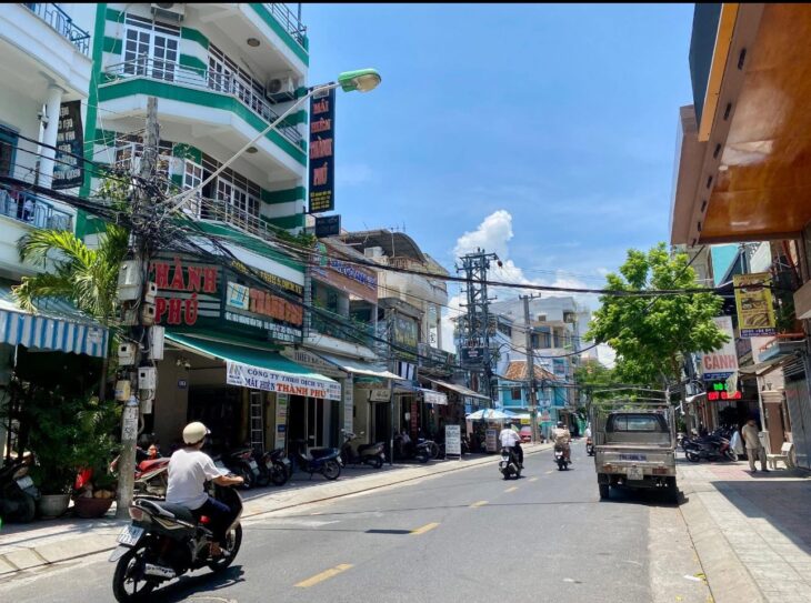 BÁN CĂN GÓC 2 TẦNG 1 TUM MẶT TIỀN ĐƯỜNG HOÀNG VĂN THỤ PHƯƠNG SÀI NHA TRANG