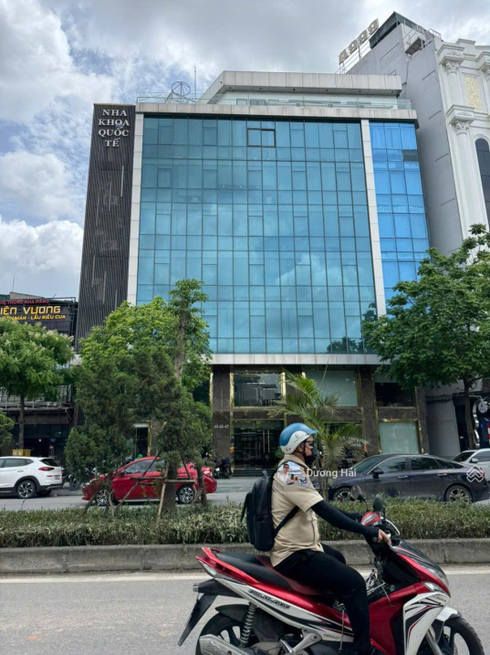 Bán nhà mặt phố Nguyễn Trãi 228m 12 Tầng Lô Góc – Gần Royal City – Vỉa hè KDVP