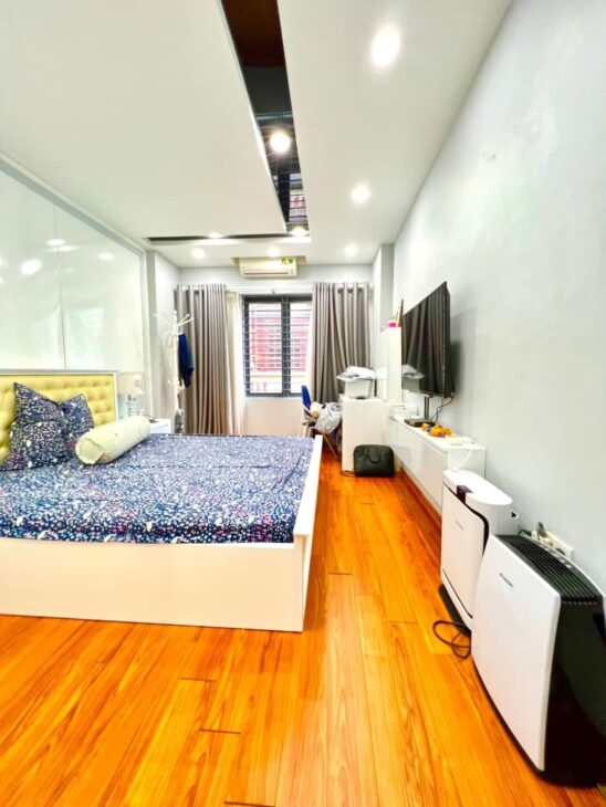 NHÀ ĐẸP Ở PHÙNG CHÍ KIÊN -PHÂN LÔ Ô TÔ – MẶT NGÕ KINH DOANH – 2 THOÁNG TRƯỚC SAU – FULL NỘI THẤT