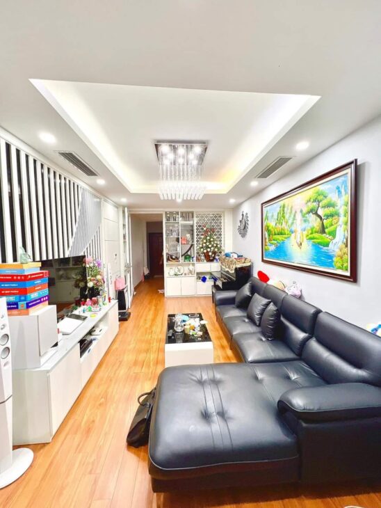 NHÀ ĐẸP Ở PHÙNG CHÍ KIÊN -PHÂN LÔ Ô TÔ – MẶT NGÕ KINH DOANH – 2 THOÁNG TRƯỚC SAU – FULL NỘI THẤT