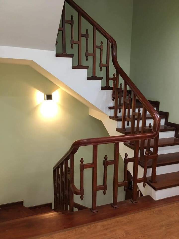 Cho thuê nhà mới, căn góc, Tôn Đức Thắng, thang máy; vỉa hè 104m2* 5T- 31 Tr