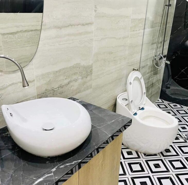 Cho thuê Nhà VP, Nhà Hàng, KD, Xã Đàn, thang máy; vỉa hè 113m2* 5T- 47 Tr