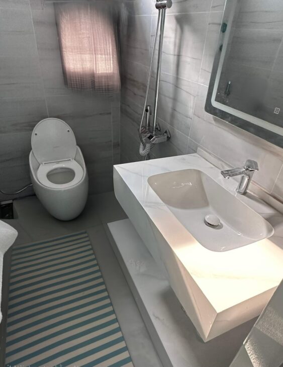 Cho thuê nhà mới, căn góc, Mai Hắc Đế, thang máy; vỉa hè 91m2* 5T- 31 Tr