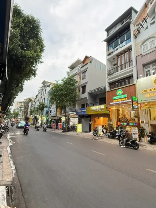 Bán Nhà HXT Nguyễn Thái Bình Tân Bình, gần 60m2 Lô góc, thu nhập 600tr chỉ 17 Tỷ