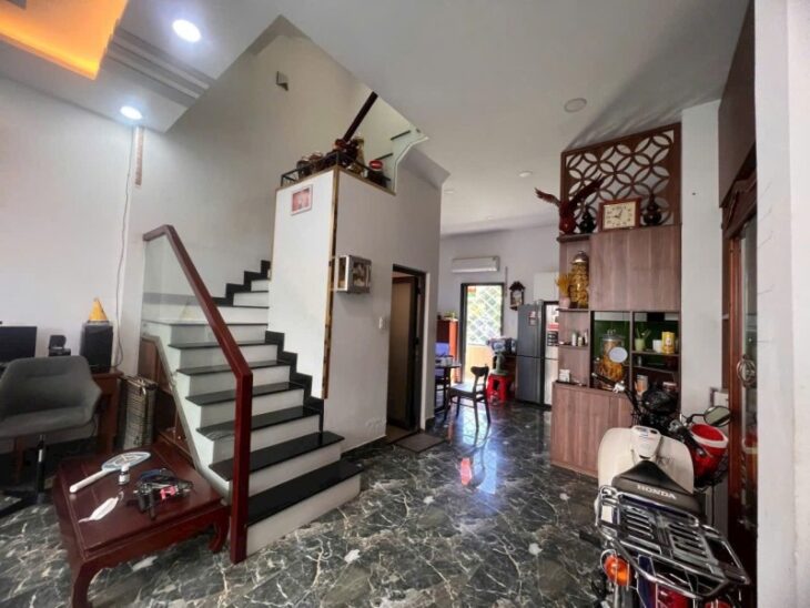 Bán nhà DT 56m², 3 tầng, 3PN, 3WC, Q.9, Thủ Đức. sổ hồng Giá 6.2 tỷ.