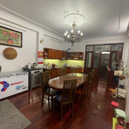 Nhà đẹp Phố Cầu Giấy Thang Máy Giá gần phố Diện tích 41m2 6 tầng MT 4.4m Giá 15.9 tỷ