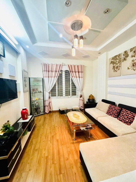 BÁN NHÀ PHAN KẾ BÍNH NGÕ ĐẸP Diện tích 40m2 5 tầng mặt tiền 3.9m Giá 8.5 tỷ