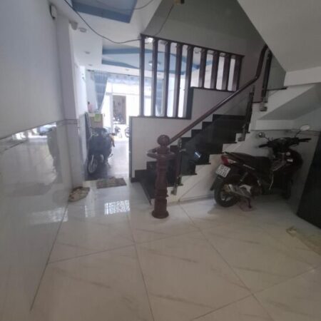 BÁN NHÀ MẶT TIỀN – LÝ CHIÊU HOÀNG – 75M2 – NGANG 4 DÀI 18 – HẺM 8M XE HƠI VÀO NHÀ – NHỈNH 5 TỈ