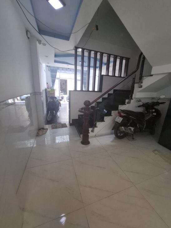 BÁN NHÀ MẶT TIỀN – LÝ CHIÊU HOÀNG – 75M2 – NGANG 4 DÀI 18 – HẺM 8M XE HƠI VÀO NHÀ – NHỈNH 5 TỈ