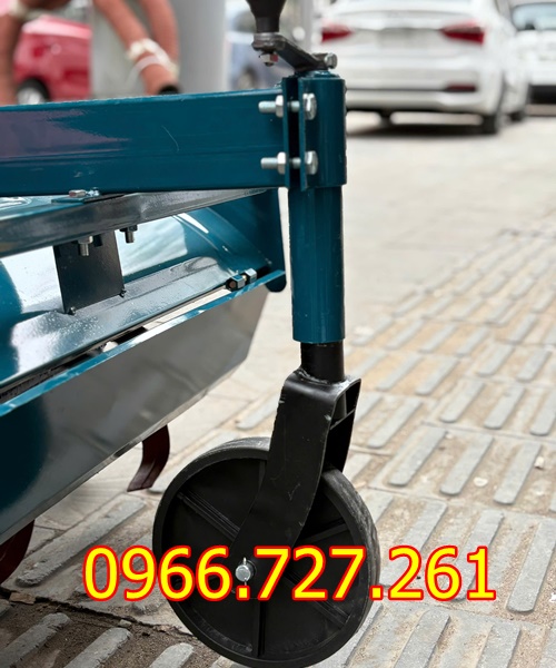 Máy xới đất chạy dầu dắt tay Quế Hoa GN61 đầu nổ D15