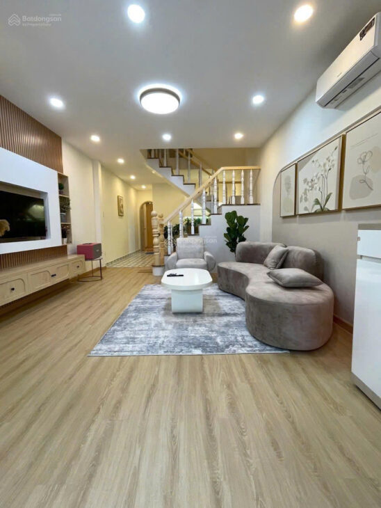 CẦN BÁN NHÀ GIÁ RẺ THÀNH THÁI Q.10-THÀNH THÁI 6 tỷ- 2 tầng-3 PN- BTCT hoàn công đủ