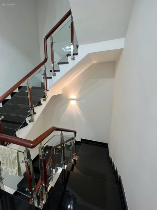 Bán nhà đường nhựa 6m sát Vạn Hạnh Mall.1 trệt-3 lầu giá 6 tỷ hơn