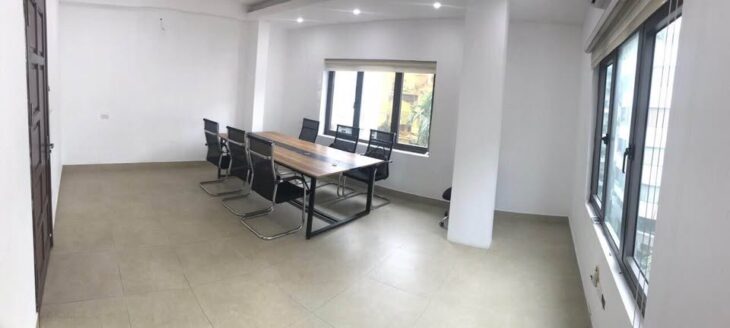 Cho thuê gấp nhà mặt phố Vương Thừa Vũ, 4 tầng × 70m² × mặt tiền 6m, thông sàn, nhận nhà ngay.