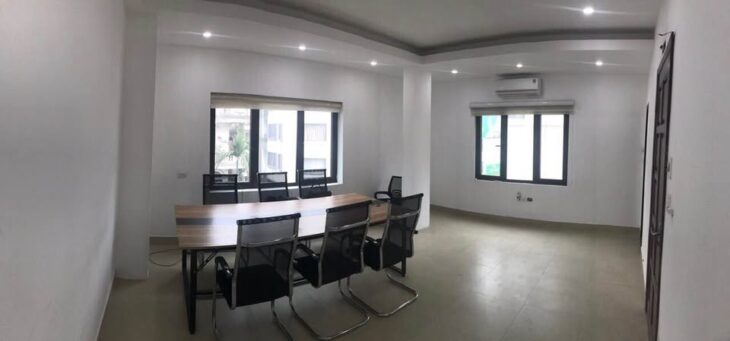 Cho thuê gấp nhà mặt phố Vương Thừa Vũ, 4 tầng × 70m² × mặt tiền 6m, thông sàn, nhận nhà ngay.