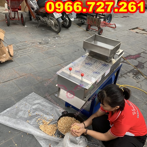 Máy bóc vỏ đậu lụa rang 600 kg/giờ Vinmax BVL600