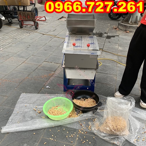 Máy bóc vỏ đậu lụa rang 600 kg/giờ Vinmax BVL600