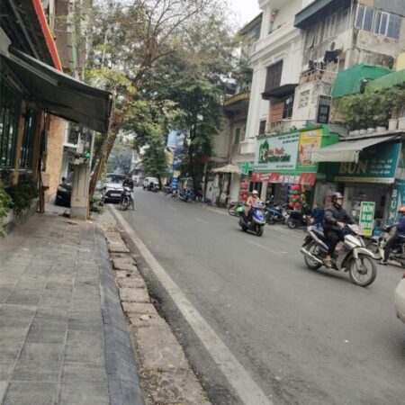 Cho thuê mặt phố Ngô Thì Nhậm 120m, 3 tầng, mặt tiền 7m, vỉa hè 15m,110 tr/th Hai Bà Trưng. Cho thuê mặt phố Ngô Thì Nhậm 120m, 3 tầng, mặt tiền 7m, vỉa hè 15m,110 tr/th Hai Bà Trưng.