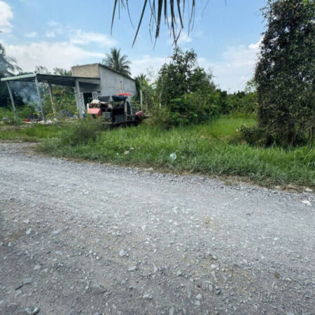 680tr đất thổ 5.5*35 đường thông xe tải. Ngay kdc sau Lưng chợ Đức Hoà