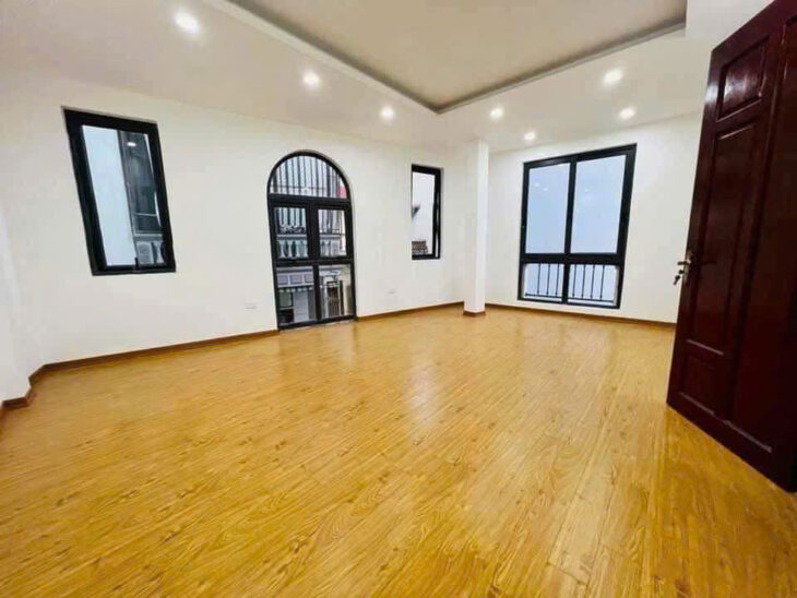 Bán nhà 6 tầng đường Láng, Q. Đống Đa, lô góc, 3 thoáng, ngõ thông, ô tô vào nhà, 46m2, MT 5.5m,