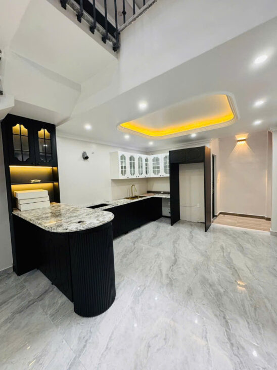 Nhà đẹp tuyến 2 Thiên Lôi, 64m 4 tầng, sân cổng độc lập, Giá 4.65 tỉ